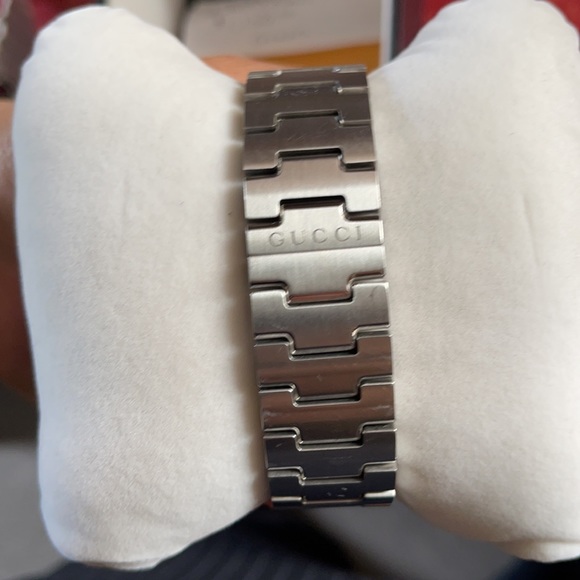 Gucci watch - Picture 2 of 4